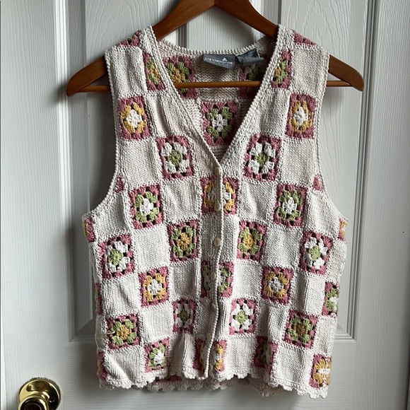 Floral Crochet Button-Up Vest - Cream and Pink Liz Claiborne size 12 - Picture 1 of 4